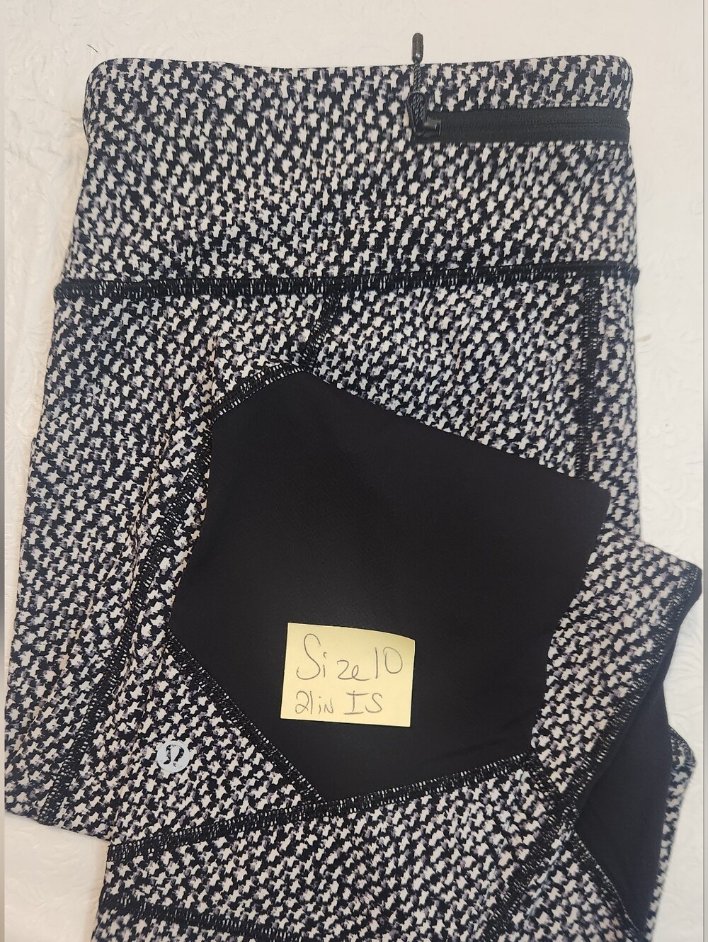 Black and White Patterned Womens lululemon Leggings. Align